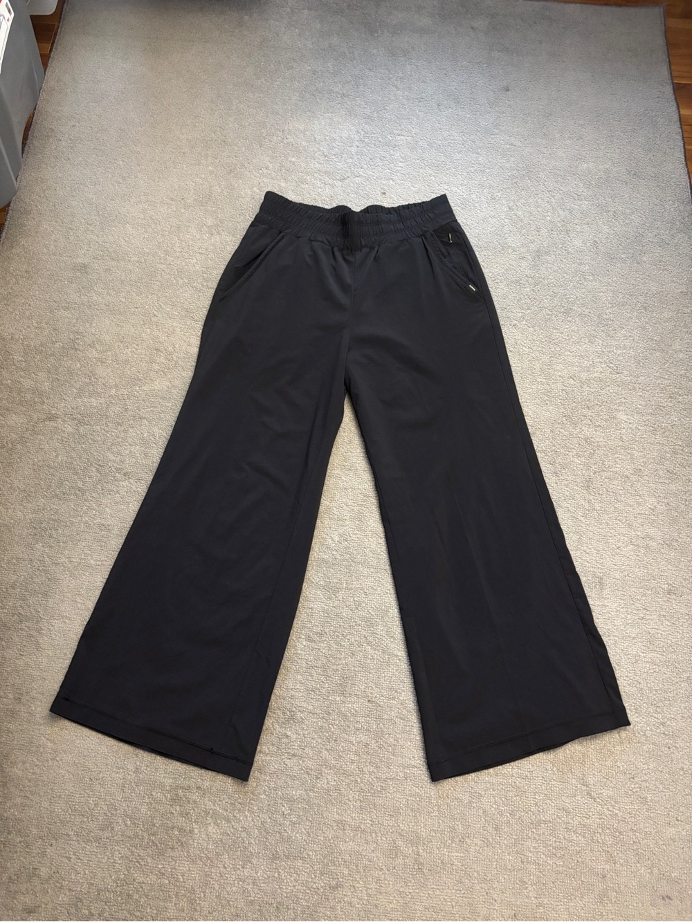 Prana Wide Leg Light Weight Quick Dry Cropped Pull On Pant Black
